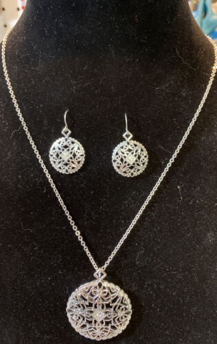 Filigree Pendent Necklace and Earring Set